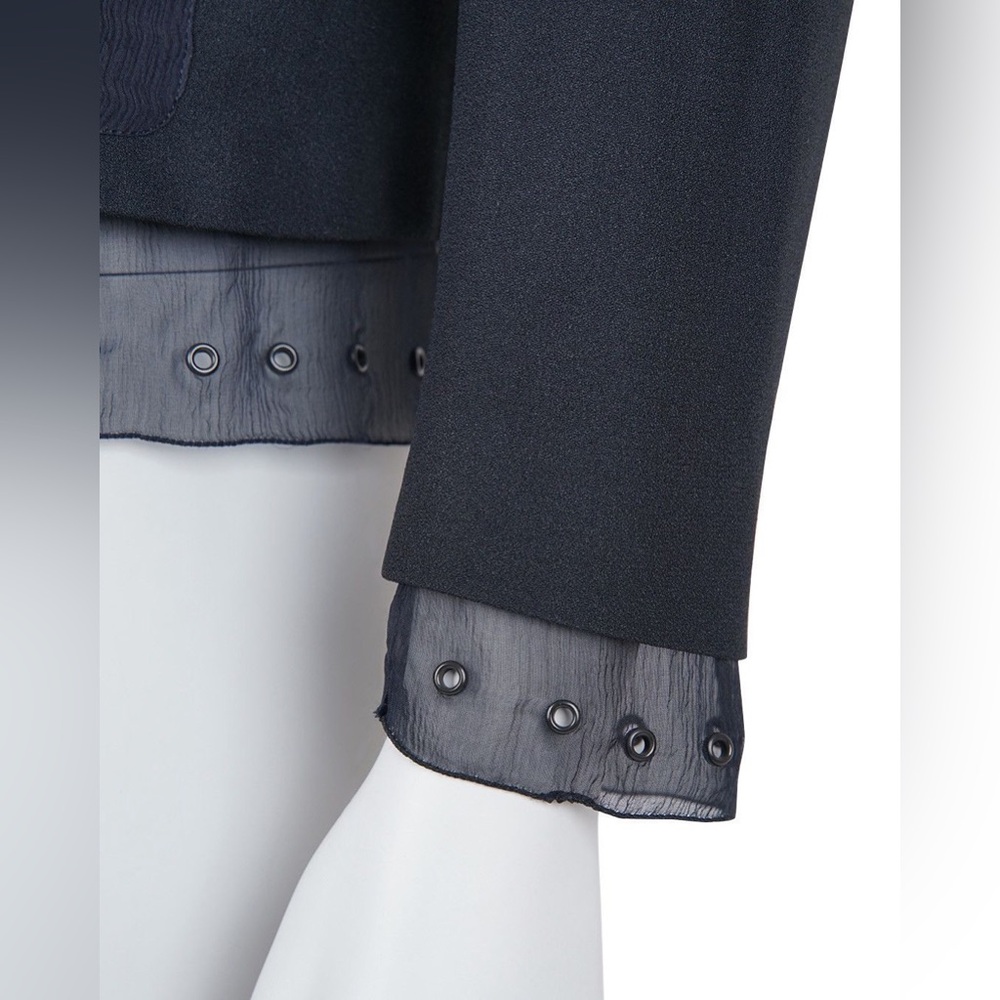 Prada Black Tailored Blazer with Modern Design - Picture 5 of 12